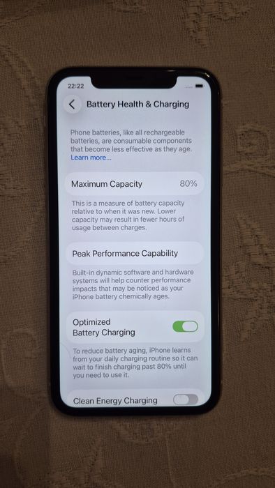 iPhone 11 64 GB Бял + JBL Vibe Buds