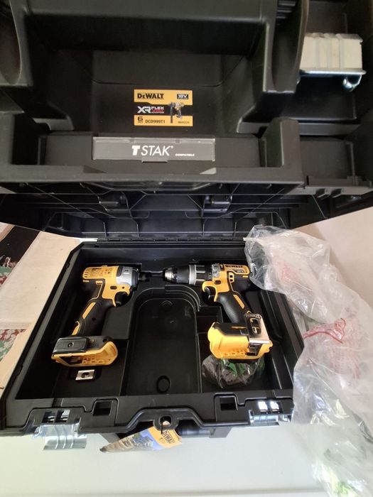 Vad set de scule cu acumulator DEWALT DCD999T1