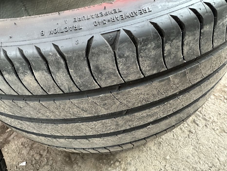 Продам комплект разношироких летних шин