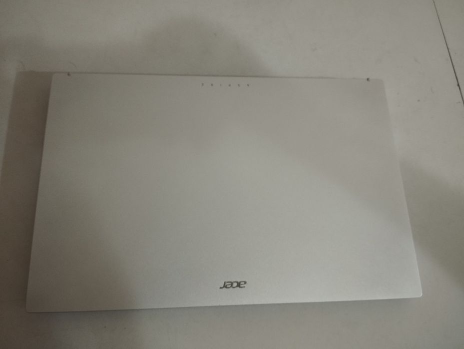 Acer Intel core 3.Holati yangi.