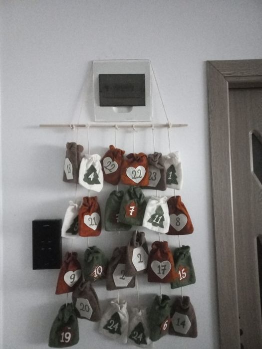 Brad artificial de craciun si decoratiuni