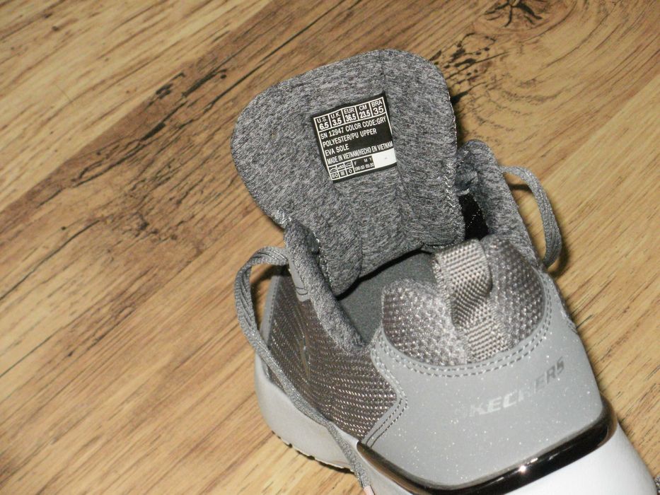 Skechers оригинални детски нови 36,5