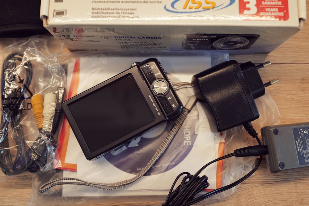 Aparat foto Traveler ca NOU la cutie 12Mp card instagram  powershot