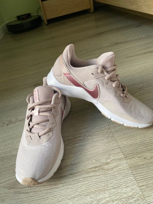 Nike legend essential 2