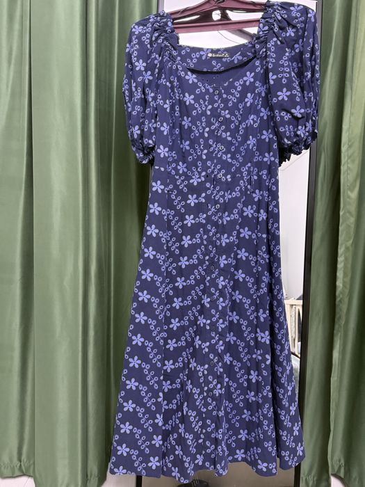 Тренч и платья по 5000 тг