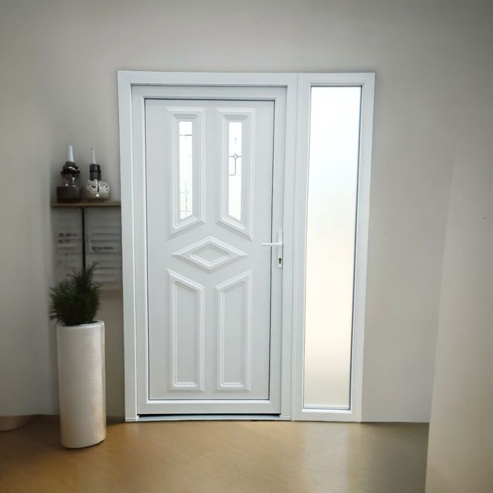 Usa de intrare casa alb termopan pvc disponibil pe stoc