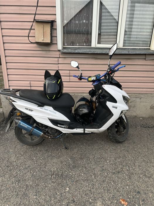 Мопед макси скутер