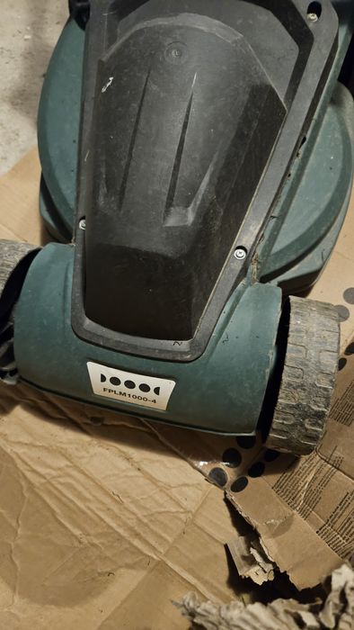 Mașină de tuns gazonul, 1000 W