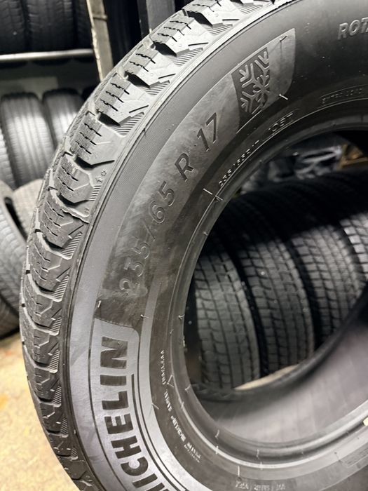 MICHELIN orginal 235/65/17 made in CANADA
