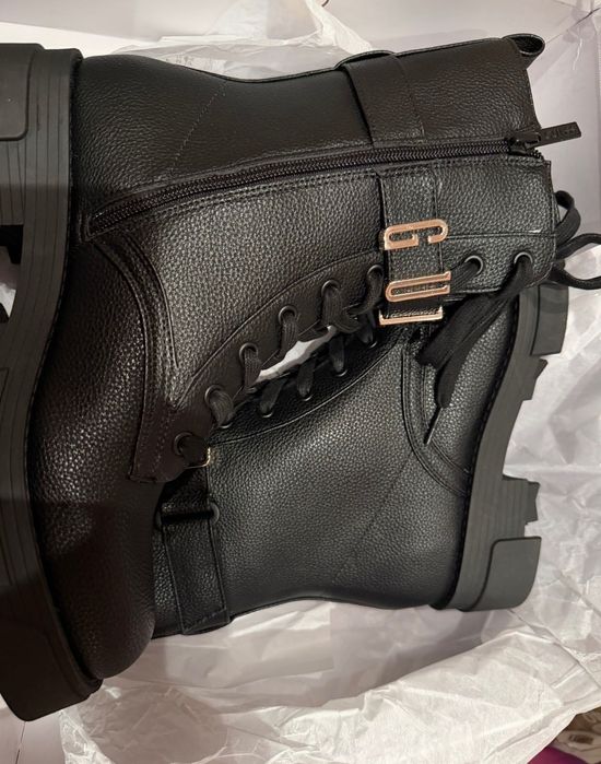 Оригинални дамски боти Guess