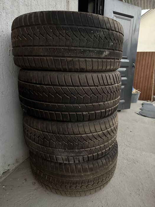 Продам резину 245/40/18