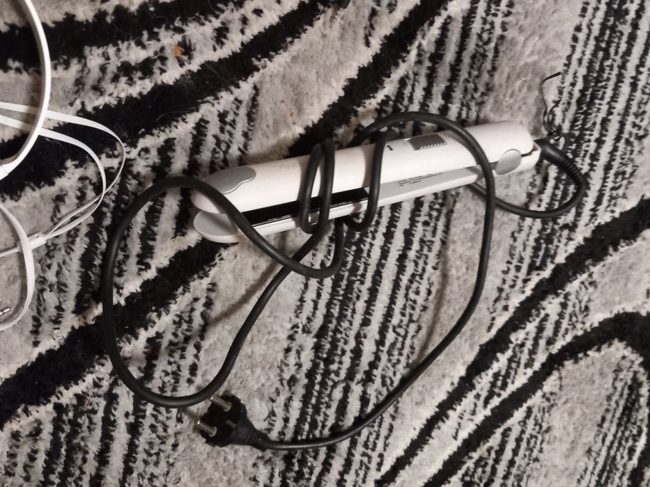 Ceas ,placa de indreptat parul,casti,selfie stick, alarm