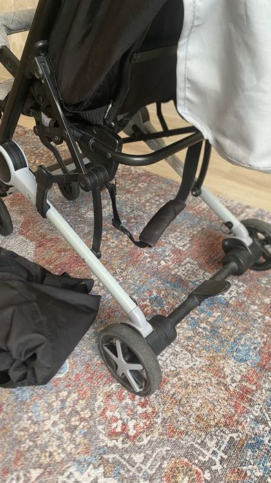 Прогулочная детская коляска