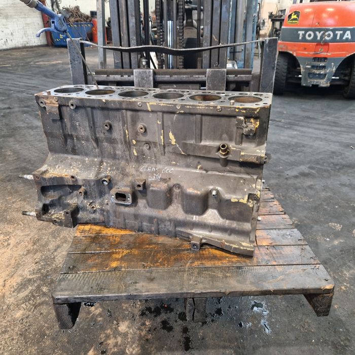 Dezmembrem tractoare John Deere