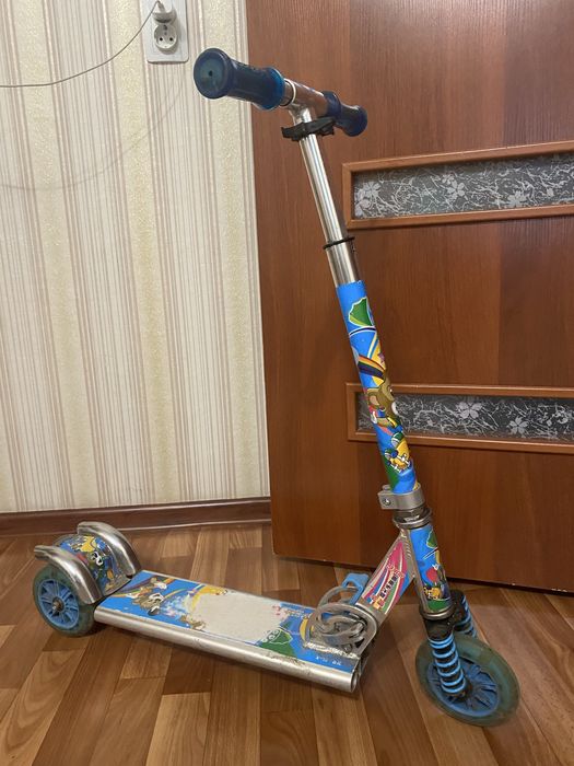 Продам самокат в хорошем состояние.