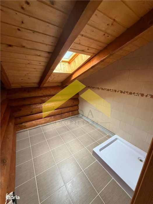 Cabana din piatra de codru si busteni pe Clisura Dunarii, Caraș-S