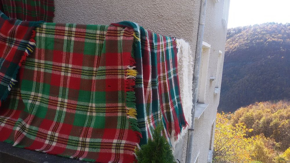 Родопски одеяла и тъкани губери