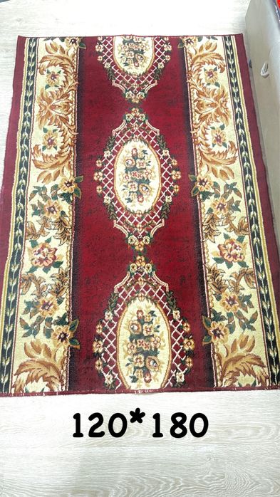 Ковер и дорожки в хорошем состоянии