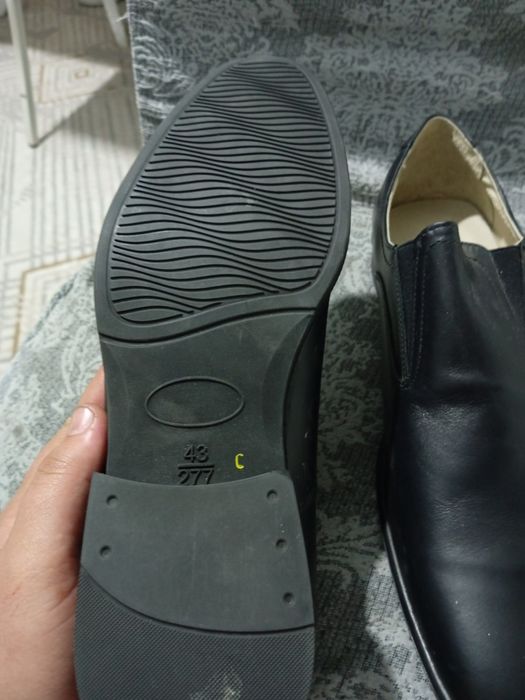 Продам туфли новые размер 43