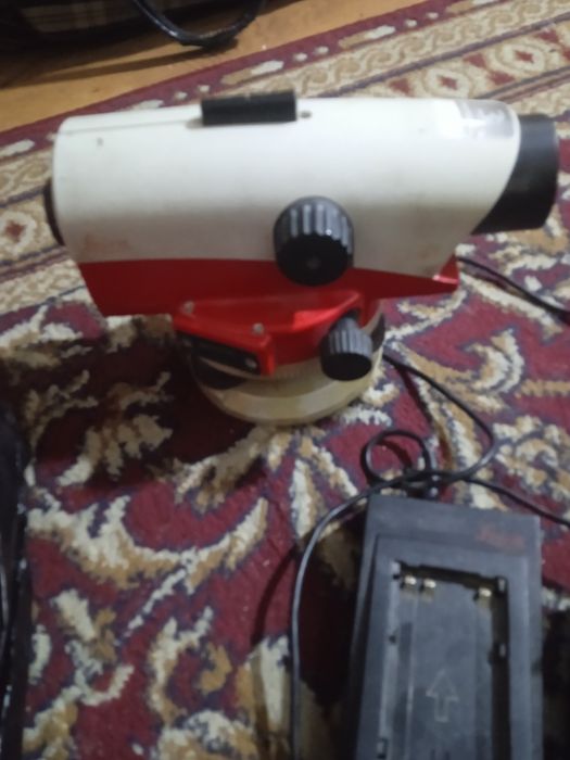 nivelir NA 730 quvvatlantruvchi