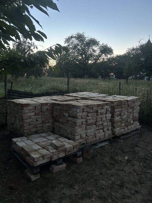 Caramida veche curatata stare buna