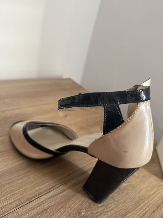 Pantofi dama  din piele eleganti  cu toc gros