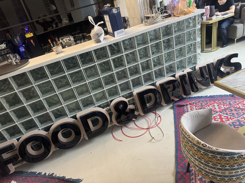 Продаю вывеску недорого новое!