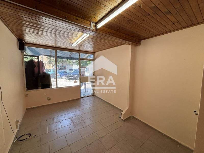 Продава се Магазин в Долни чифлик - 14 кв.м за 2500 €/кв.м - Снимка #1