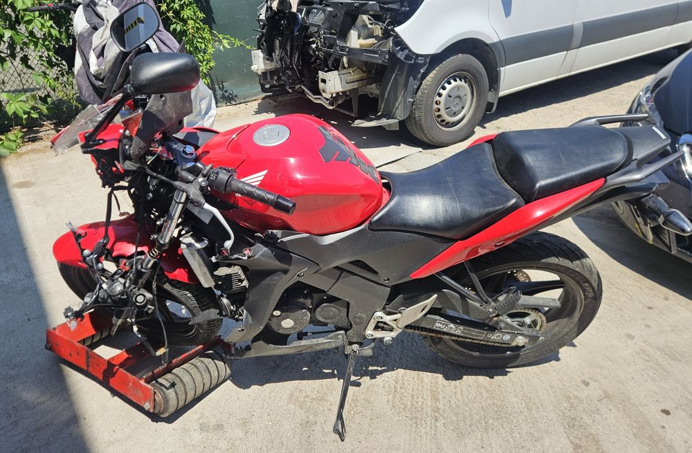 Honda cbr125 avariat
