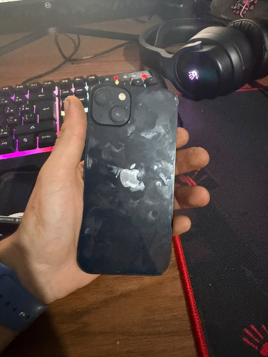 Iphone 13.     .