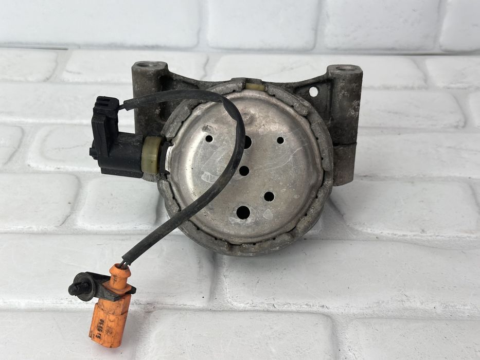 Ляв тампон двигател AUDI A6 A7 4G CRT 272 218 4G0199381LE