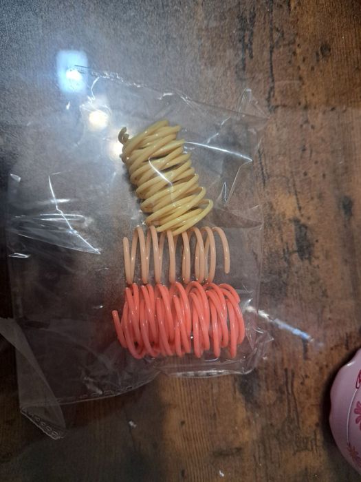 Бенгалско коте на 3 месеца заедно с неговите пренадлежности