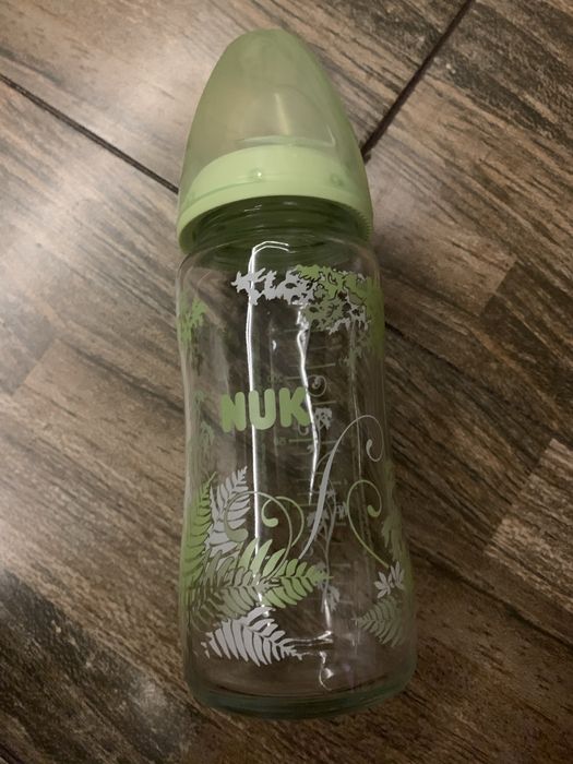 Голямо стъклено шише НУК