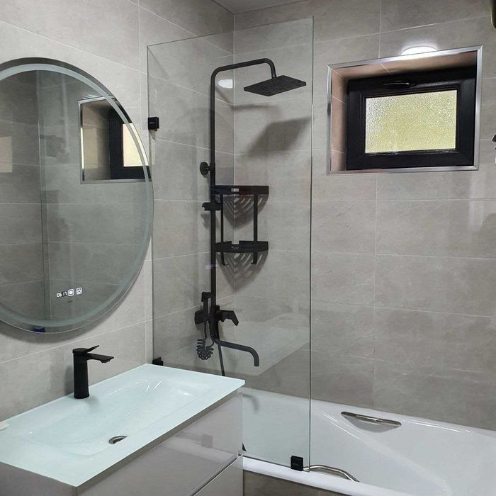 Перегородки из стекла на ванну любых форм и размеров