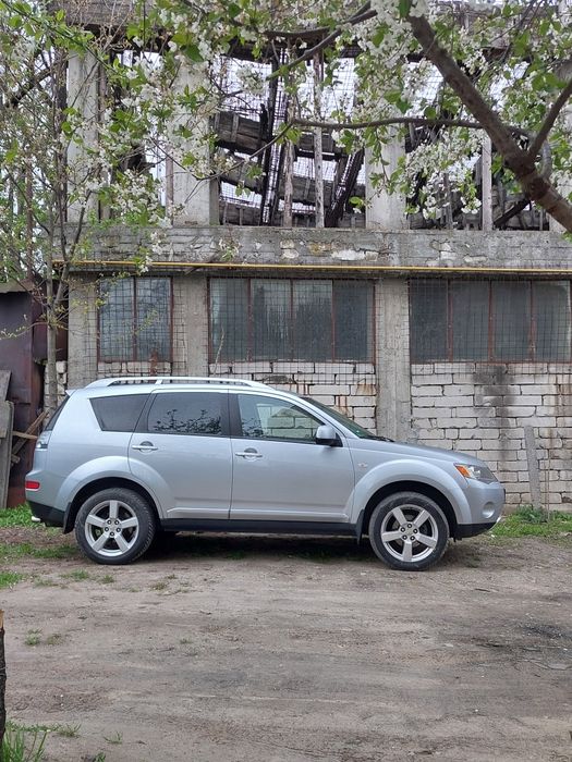 Mitsubishi outlander 2