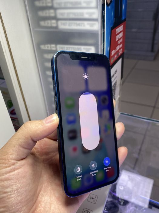 iPhone 12 в идеальном состоянии