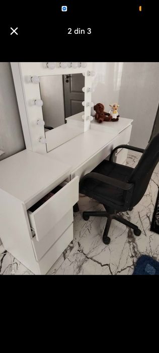 Vând masa de machiaj