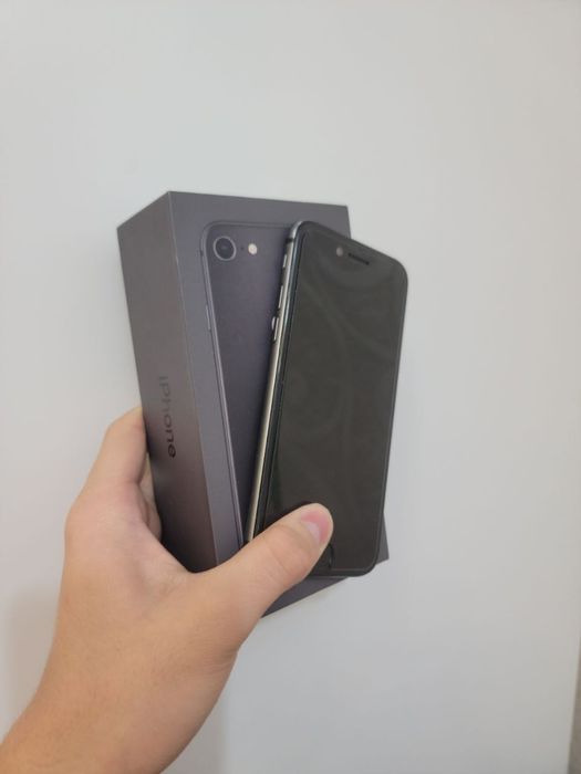 iPhone 8 (64 ГБ, АКБ — 100%)