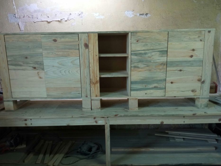 Шкаф-скрин тип "Палетна мебел"
