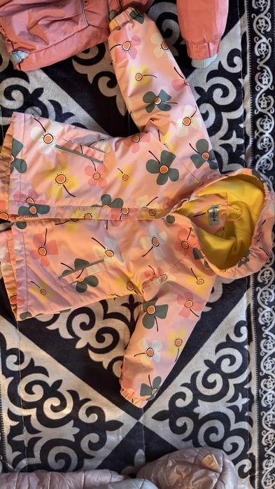 Продам курточки на девочку