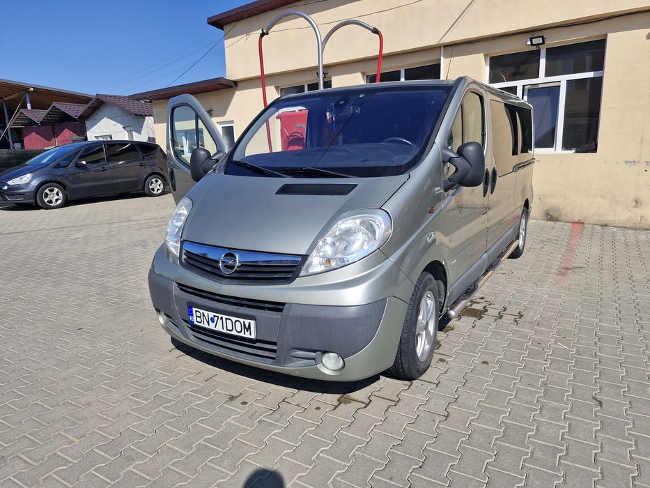 Opel Vivaro 2.5 CDTI (2464 cmc) – 5 Locuri – Autoutilitară N1