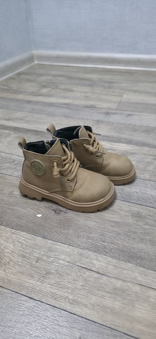 Продам детские ботинки