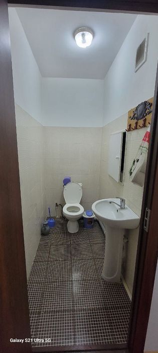 Андижон шаҳар марказида 2 хона, 70 кв. жихозлари билан