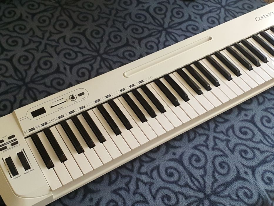 MIDI-клавиатура Carbon 61