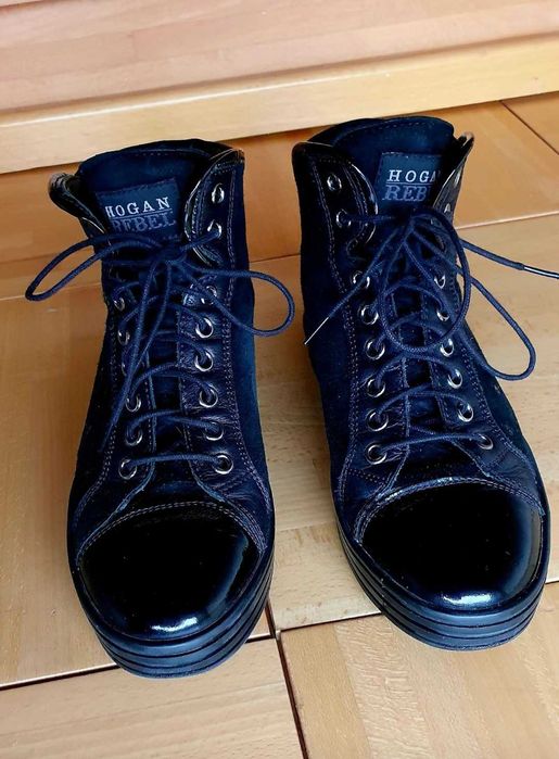 Ghete din piele , Hogan Rebel
