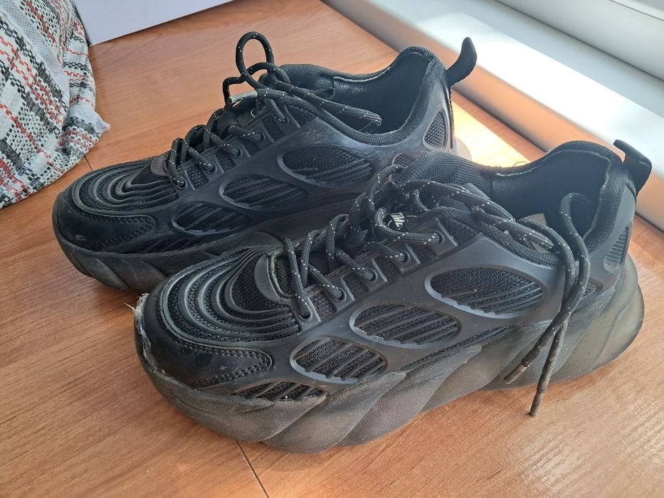 Продам кроссовки