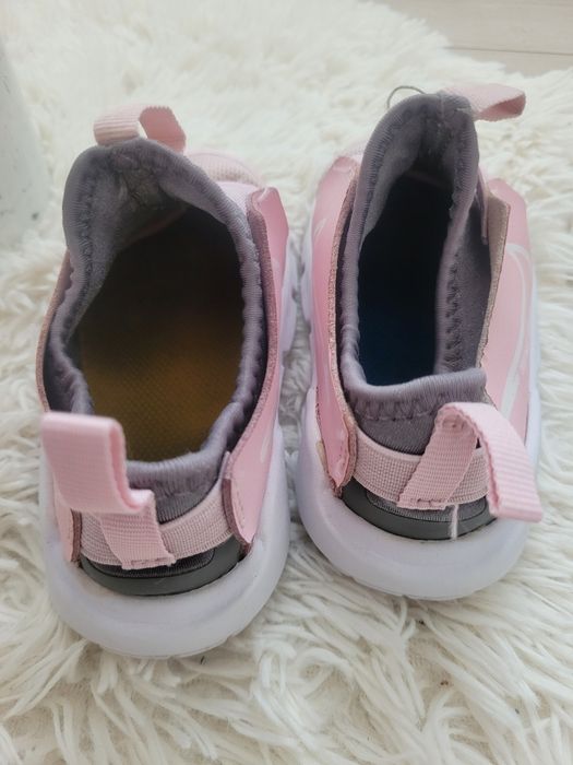 Розови маратонки NIKE за момиченце 27 номер  и розови кроксове  26 ном