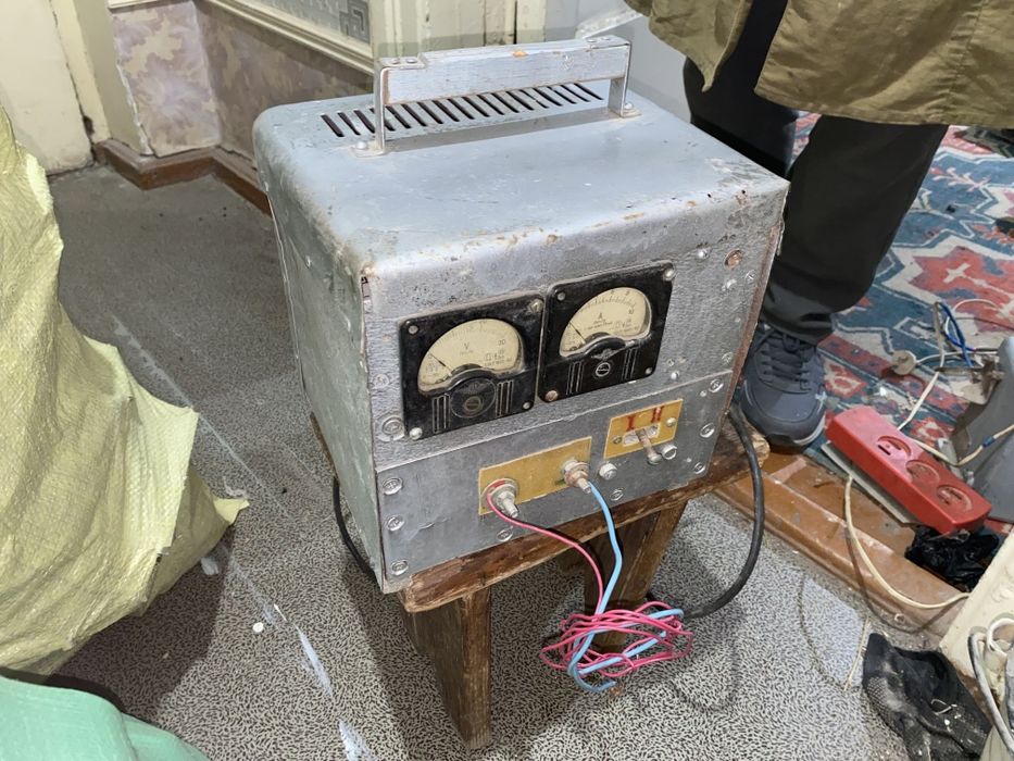 Зарядник для аккумулятора