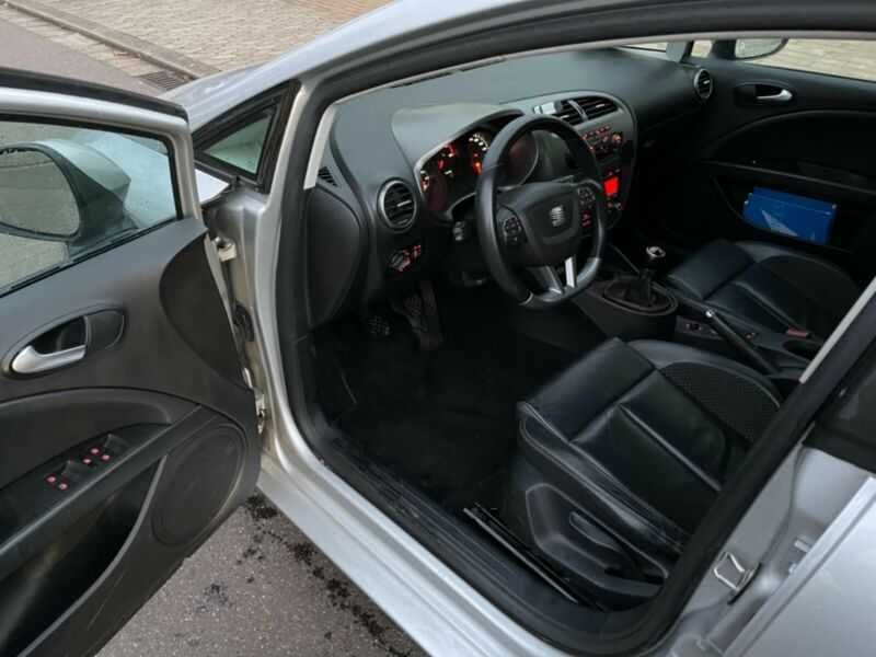 SEAT Leon 2011 — imagine 4