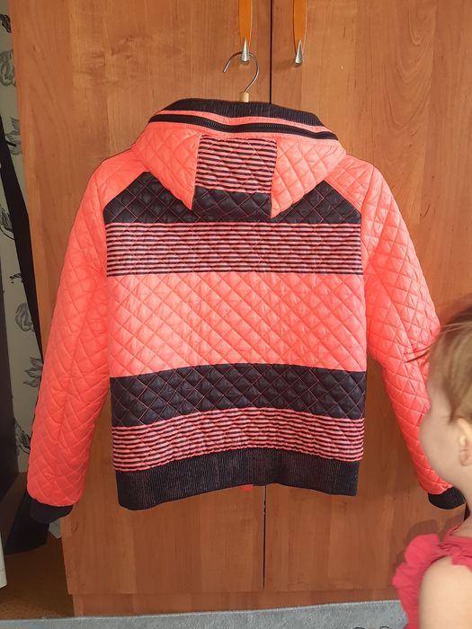 Продам куртку демисезонную